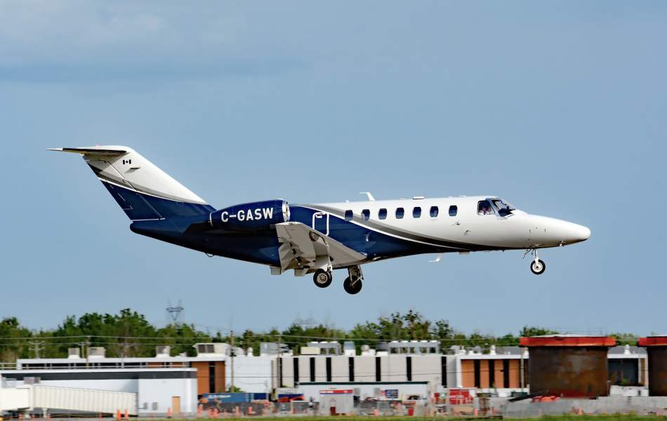 Citation CJ2+ | Montréal/Saint-Hubert Airport Arrival - Arrivée à l’aéroport de Montréal/Saint-Hubert