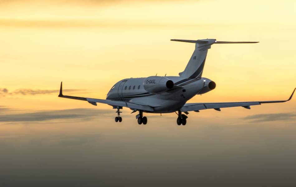 Embraer Legacy 450 Flies Over Toronto