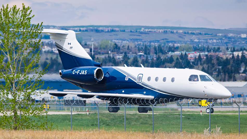 Legacy 450 | Arrival into Calgary - Arrivée à Calgary | Calgary International Airport