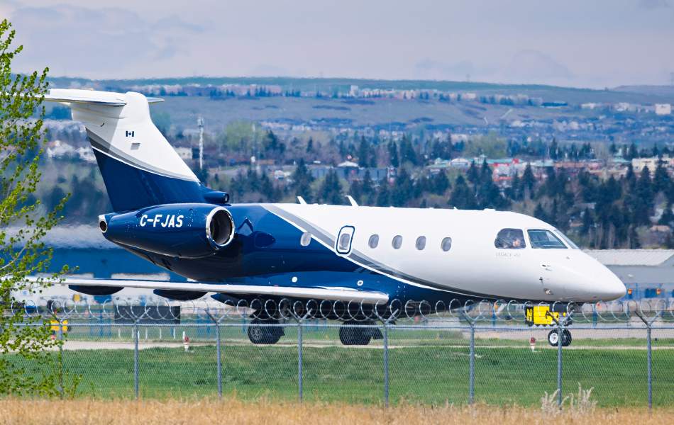 Legacy 450 | Arrival into Calgary - Arrivée à Calgary | Calgary International Airport