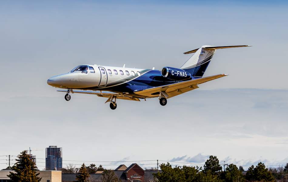 AirSprint CJ2+ arriving into Buttonville, ON