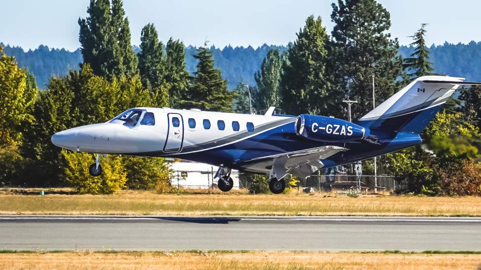 AirSprint's Citation CJ2+ departing from Victoria, BC