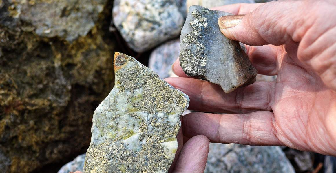 Close up samples of gold ore | Discover AirSprint Private Aviation